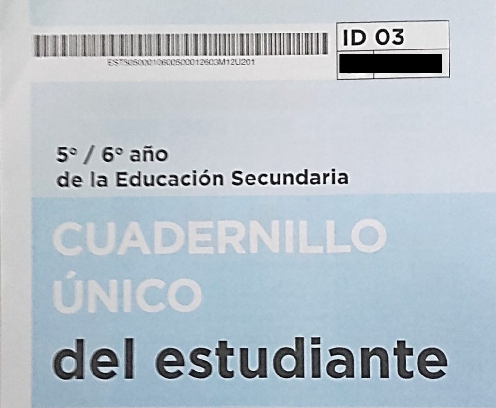 Identificación del estudiante (ID) en el vértice superior derecho.